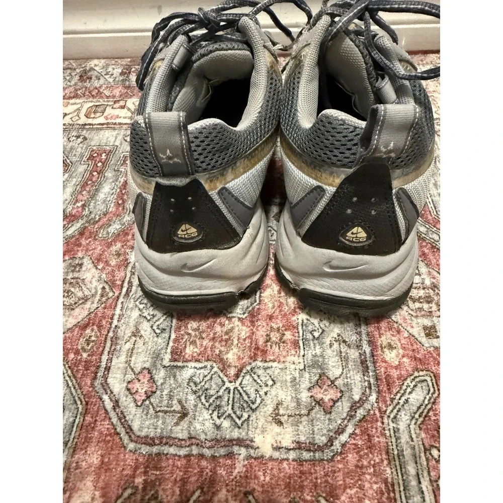Nike ACG Y2K‎ Running Shoes Mens 8.5 Grey Gold Vintage 2005 311871-471